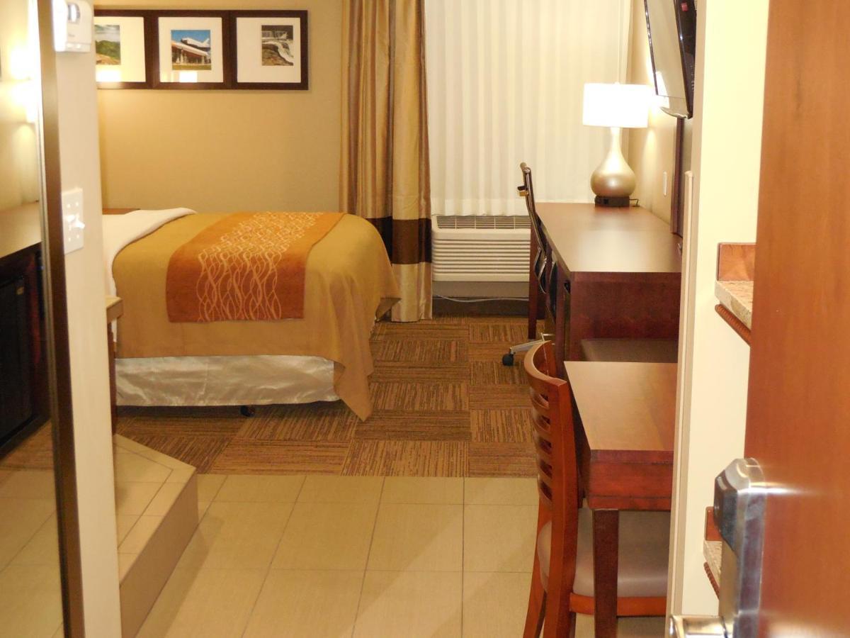 Giles Hotel Inn And Suites Pulaski Eksteriør billede