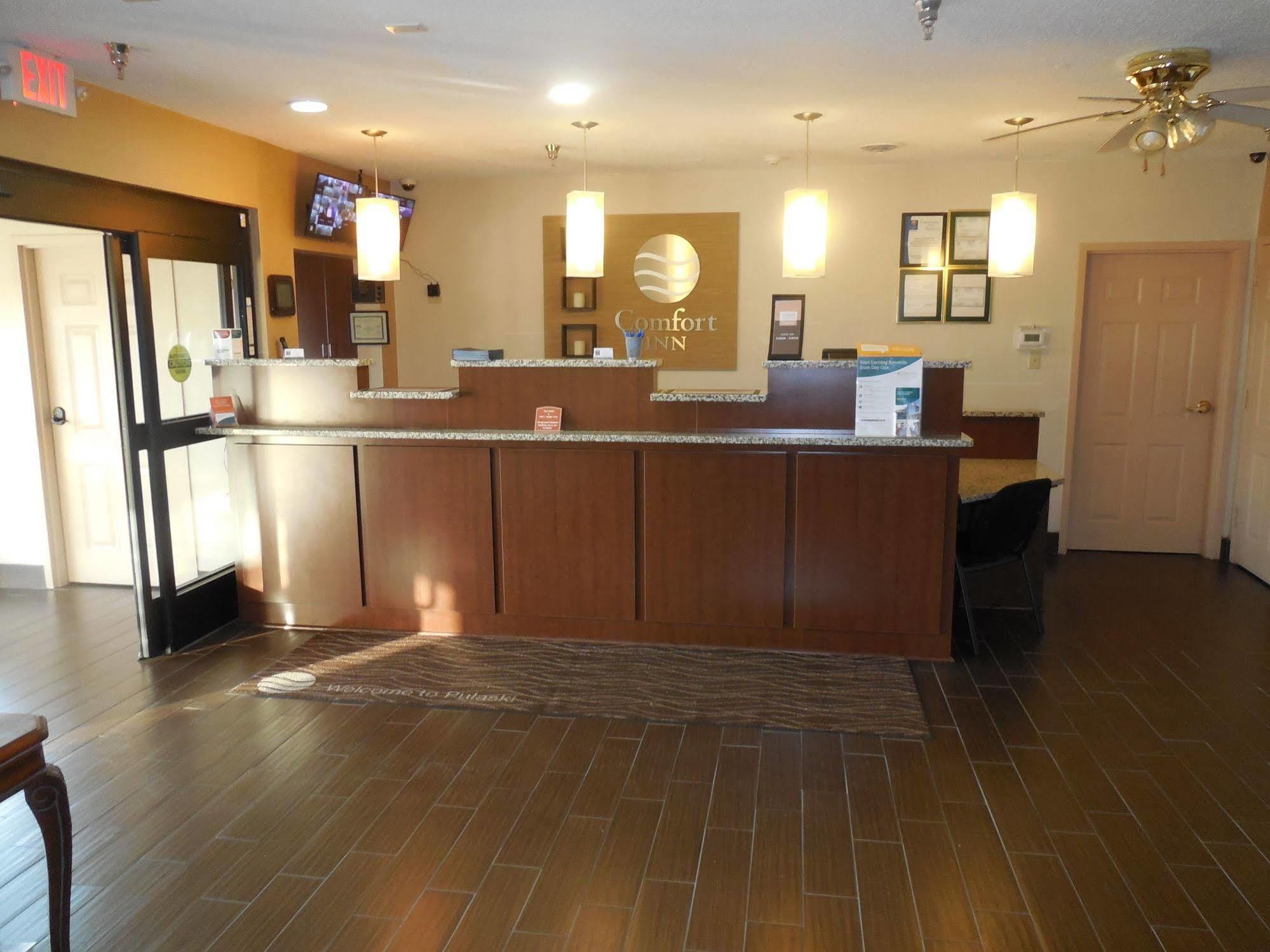 Giles Hotel Inn And Suites Pulaski Eksteriør billede